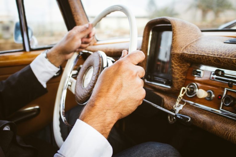 Mercedes Oldtimer mit Chauffeur mieten – exklusives Hochzeitsauto für Ihre perfekte Traumhochzeit in Würzburg oder Schweinfurt Mercedes Oldtimer mit Chauffeur mieten – exklusives Hochzeitsauto für Ihre perfekte Traumhochzeit in Würzburg oder Schweinfurt
