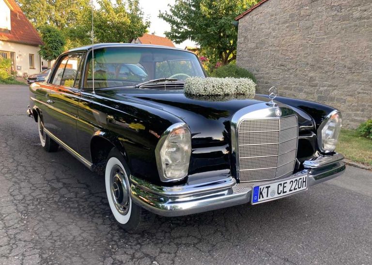 Eleganter Oldtimer als Hochzeitsauto mit Chauffeur mieten – Für Ihre perfekte Traumhochzeit in Würzburg oder Schweinfurt Eleganter Oldtimer als Hochzeitsauto mit Chauffeur mieten – Für Ihre perfekte Traumhochzeit in Würzburg oder Schweinfurt
