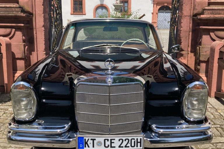 Jubiläumsfahrt mit Chauffeur - goldene und silberne Hochzeit – exklusives Hochzeiotsfahrzeug für Ihre perfekte Traumhochzeit in Würzburg oder Schweinfurt Jubiläumsfahrt mit Chauffeur - goldene und silberne Hochzeit – exklusives Hochzeiotsfahrzeug für Ihre perfekte Traumhochzeit in Würzburg ode